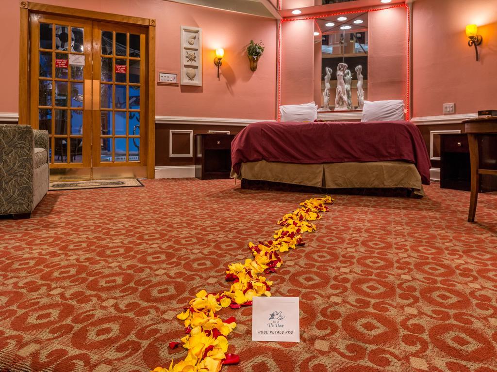 Inn Of The Dove Romantic Luxury & Business Suites Bensalem Exterior foto