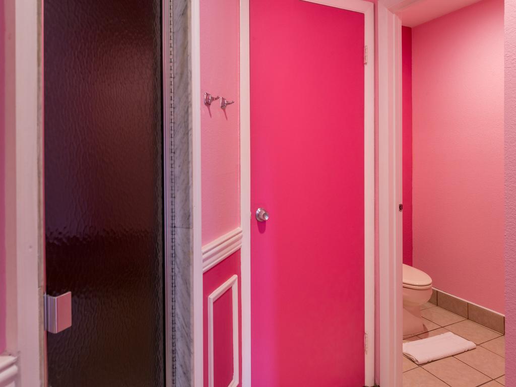 Inn Of The Dove Romantic Luxury & Business Suites Bensalem Exterior foto