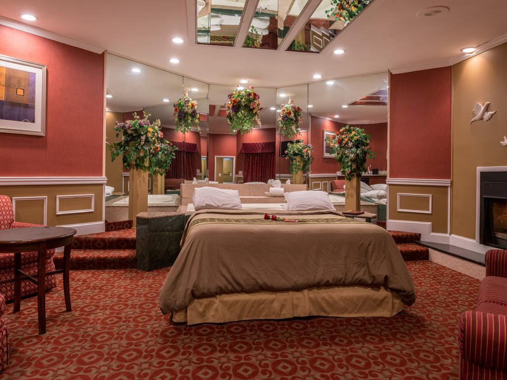 Inn Of The Dove Romantic Luxury & Business Suites Bensalem Exterior foto