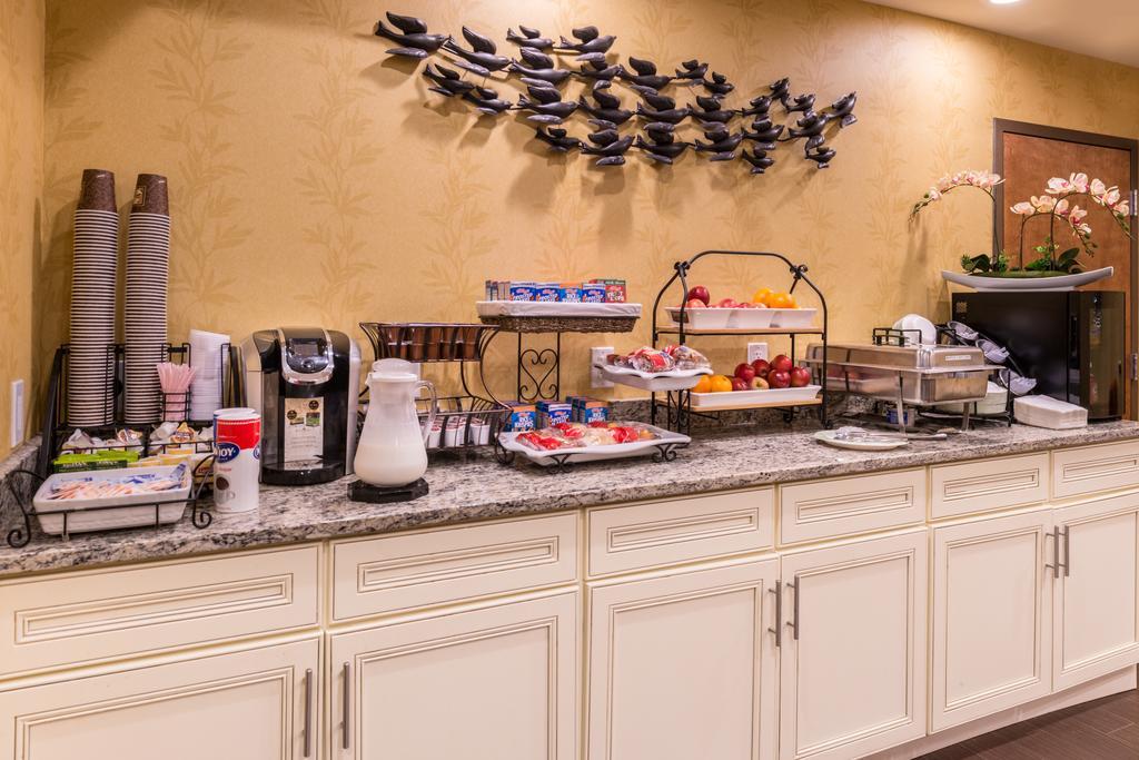 Inn Of The Dove Romantic Luxury & Business Suites Bensalem Exterior foto