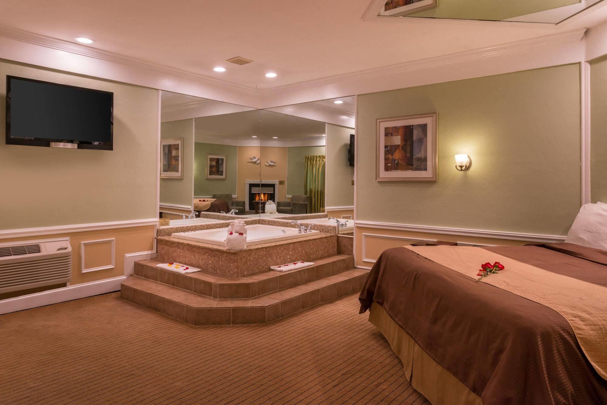 Inn Of The Dove Romantic Luxury & Business Suites Bensalem Exterior foto