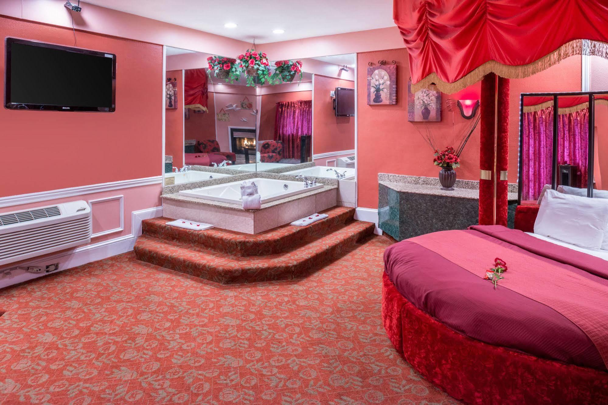 Inn Of The Dove Romantic Luxury & Business Suites Bensalem Exterior foto